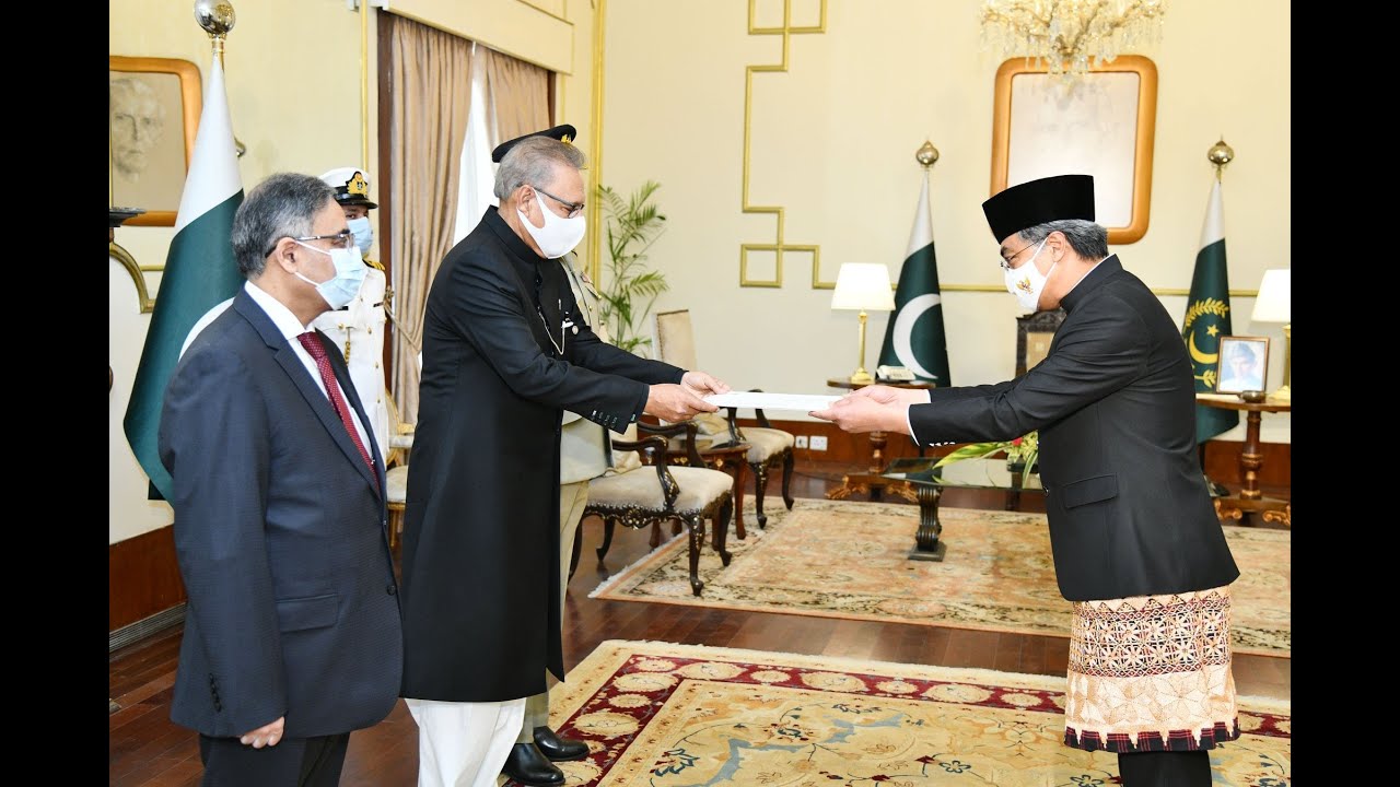 DUTA BESAR RI MENYERAHKAN SURAT KEPERCAYAAN KEPADA PRESIDEN PAKISTAN