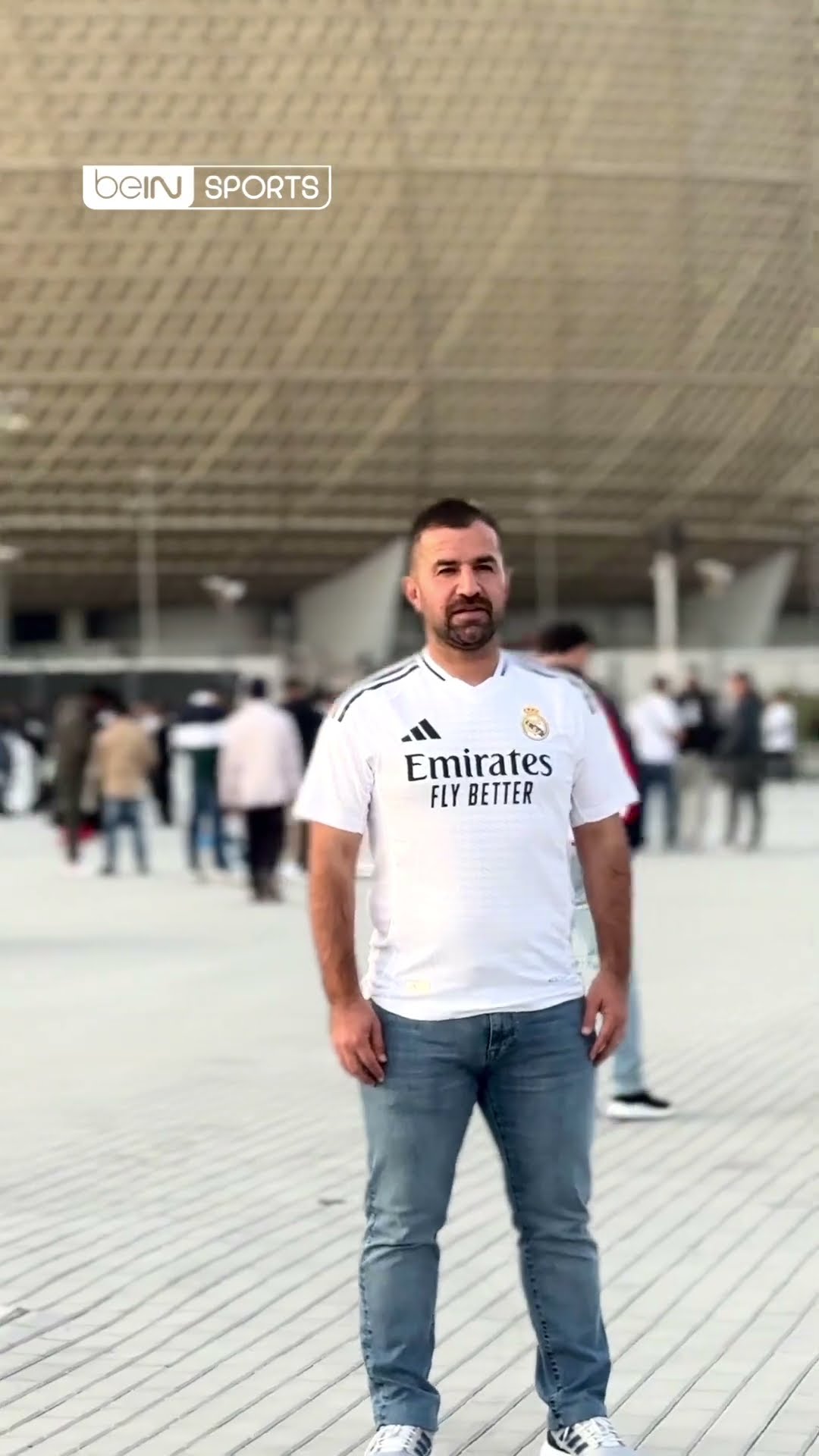 جماهير الملكي تُثبت وجودها مبكراً في محيط استاد لوسيل قبل النهائي المرتقب. ?