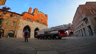 Casella Autogru: Sollevamento presso centro storico/Lifting in the city center