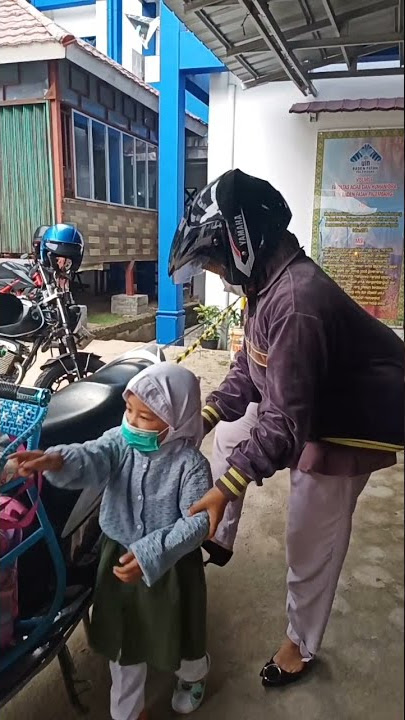 Seruuuu!!! Gaya Ibu-ibu Engkol motor