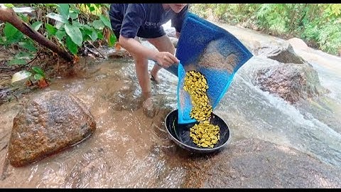 FOUND ANOTHER GOLD NUGGET!!#goldprospecting #goldmining