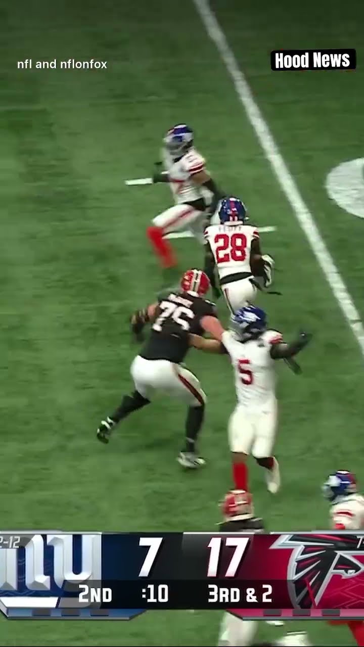 They juggled it #hoodnews #atlantafalcons #newyorkgiants #giants #interception #omg #how #wow #wtf