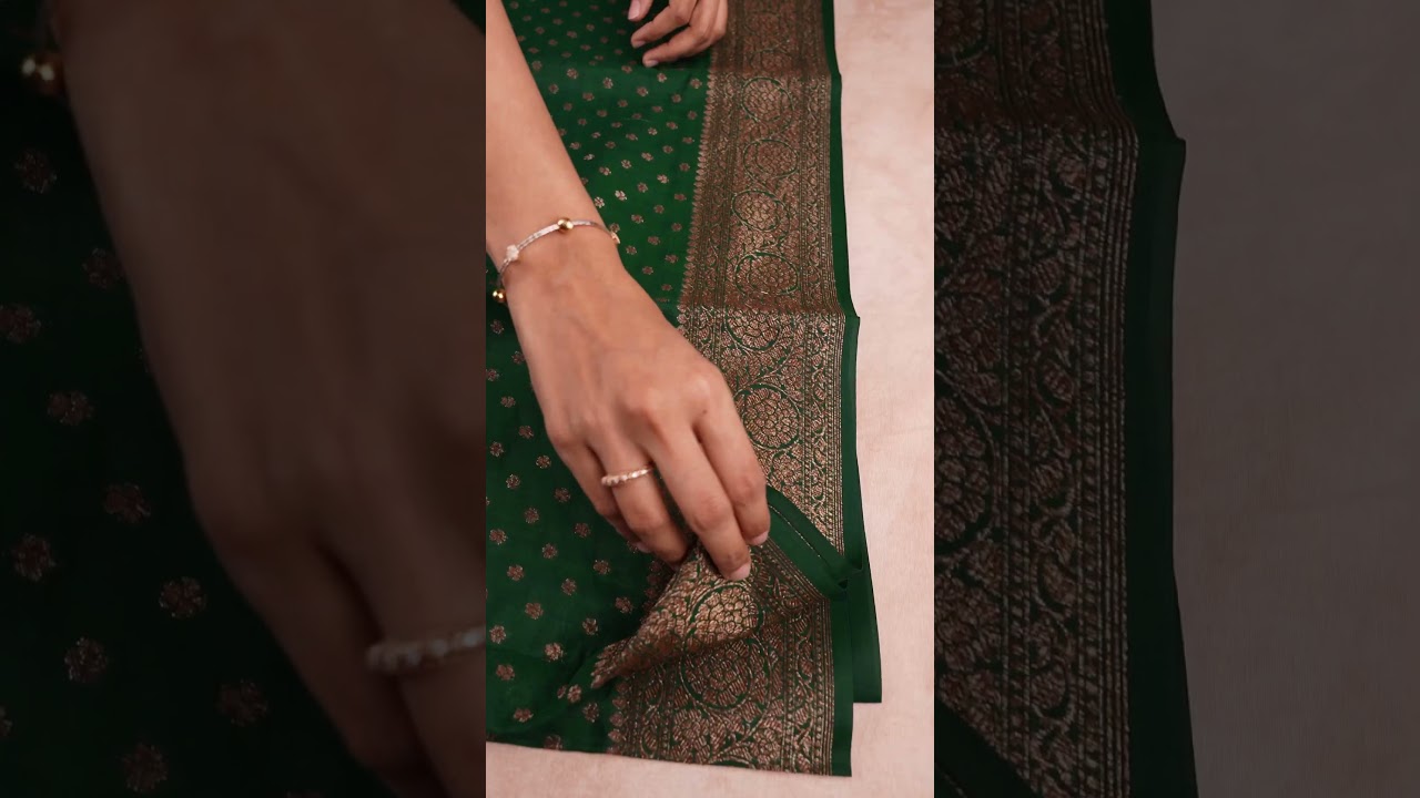 Timeless elegance in Pure Chiniya Silk! ✨