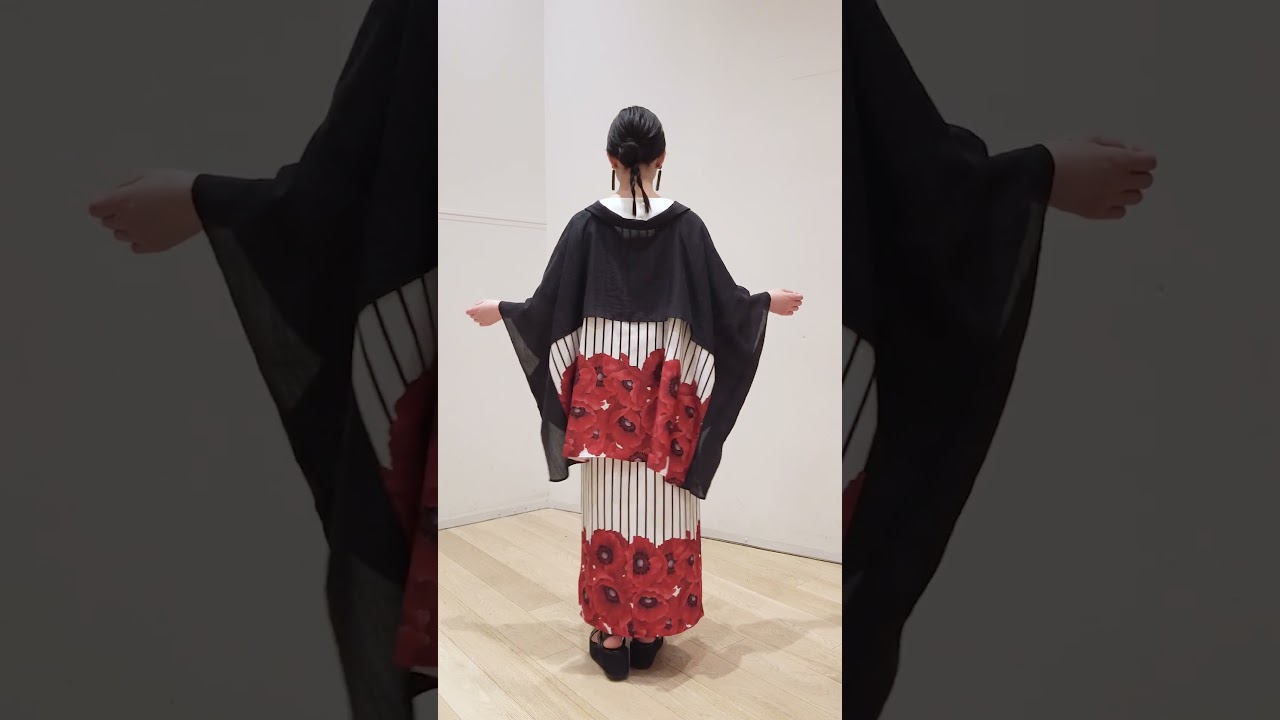 着物の羽織としても着用いただけるサイズ感で仕立てた、たっぷりとした 
