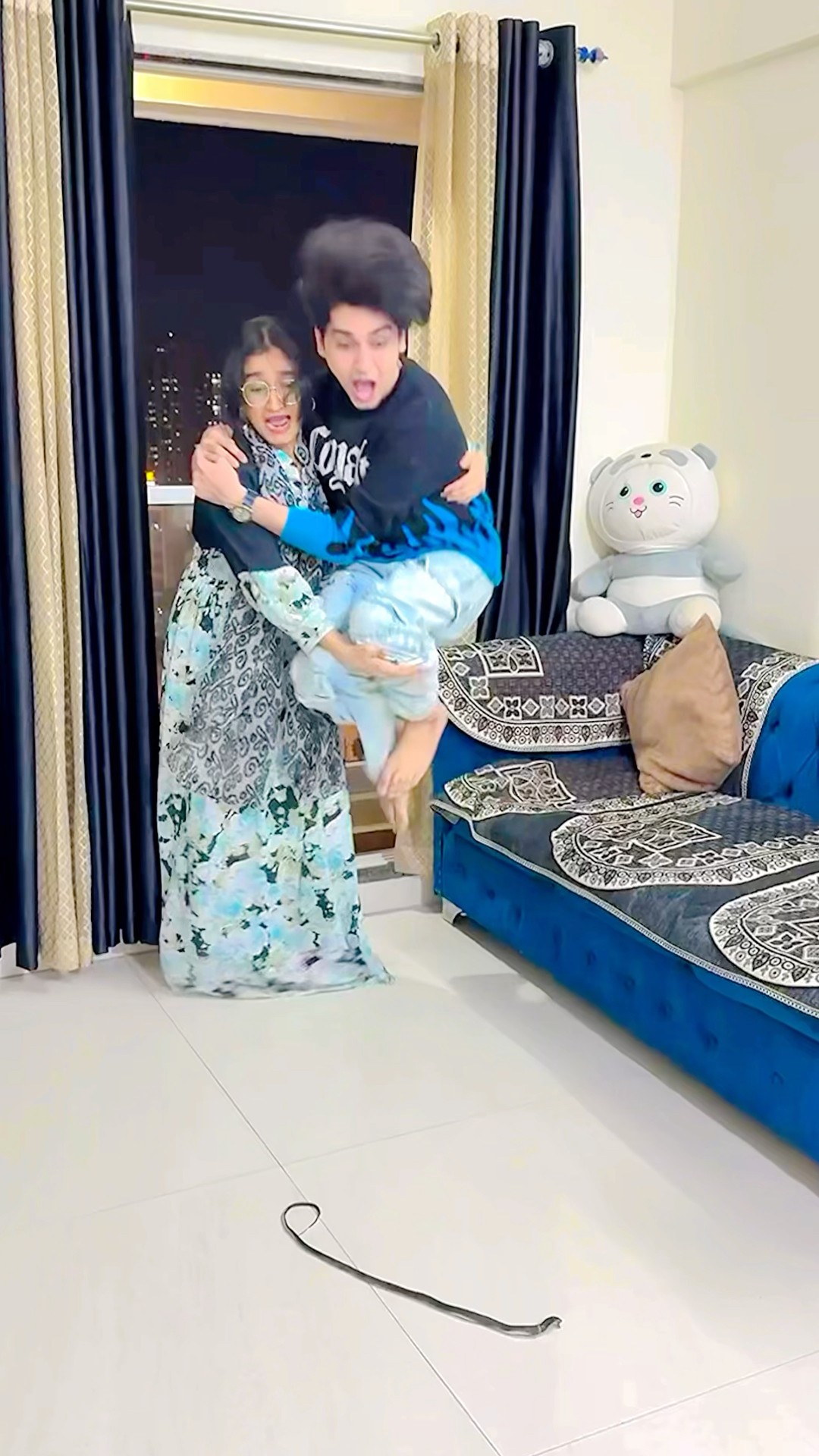 Didi Bacha Lo?? #zidaanshahidaly #brothersister #shorts