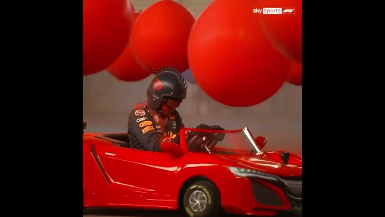 Sergio Perez and Max Verstappen pop balloons for 44 seconds straight 