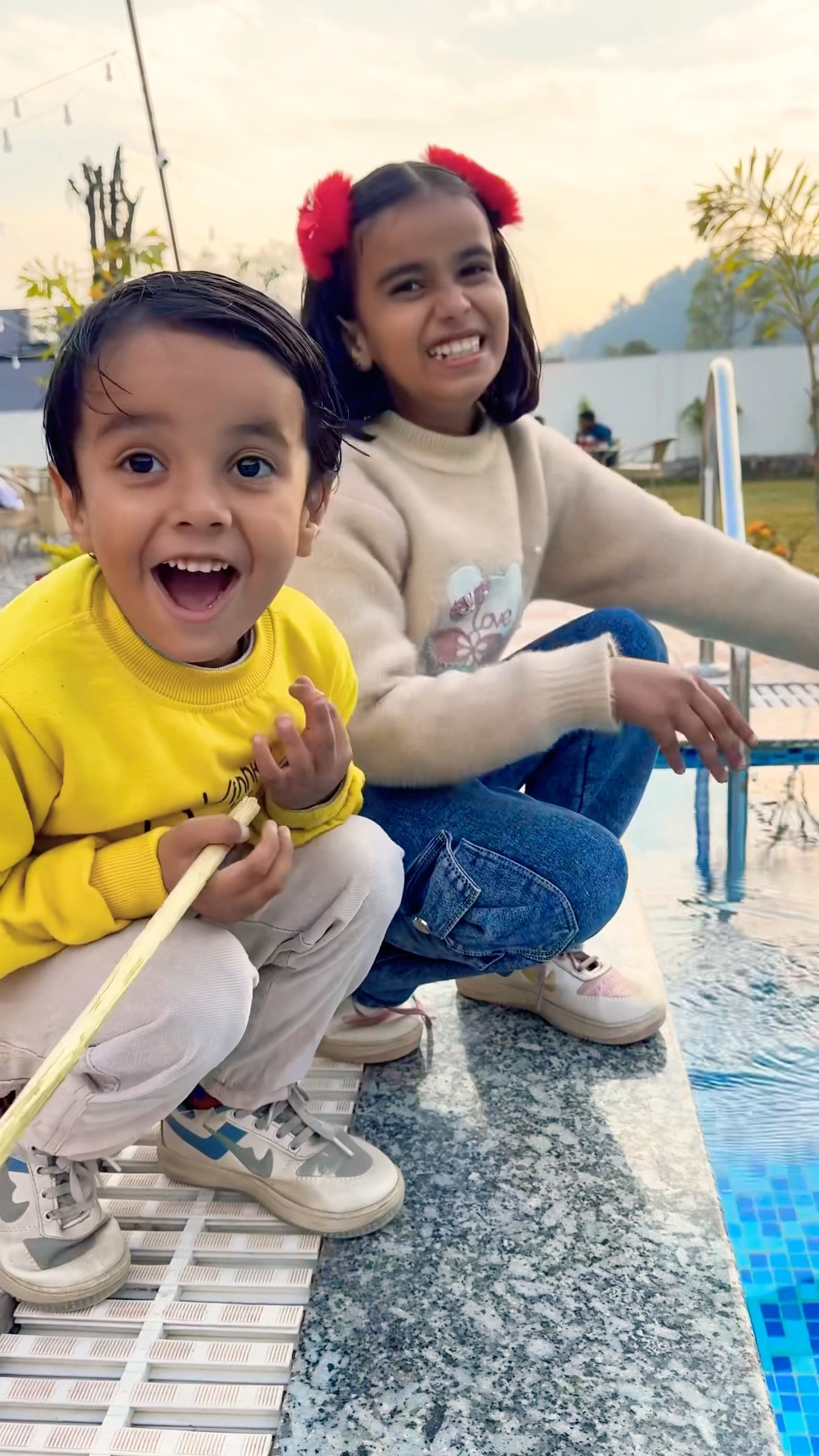 Vivaan and Tanya first time see swimming pool ? #seemavinaylamba #seevila