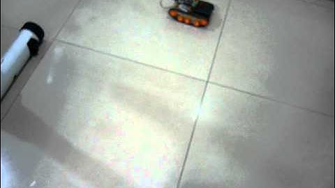 手機遙控履帶坦克車= Motoduino ( Arduino ) + Bluetooth 藍芽 + Android