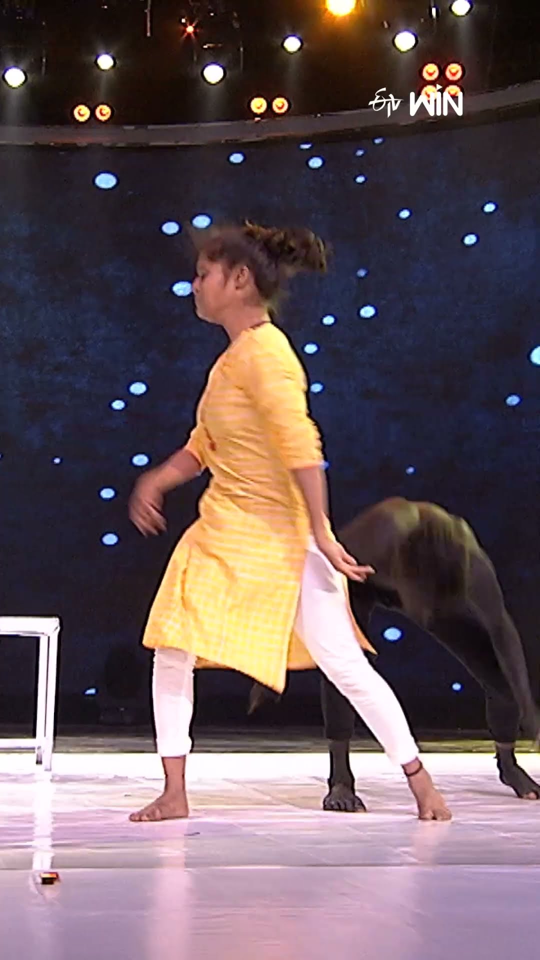 #shorts - నీడలా వెంటాడుతోంది..! #dhee #danceshow #etv