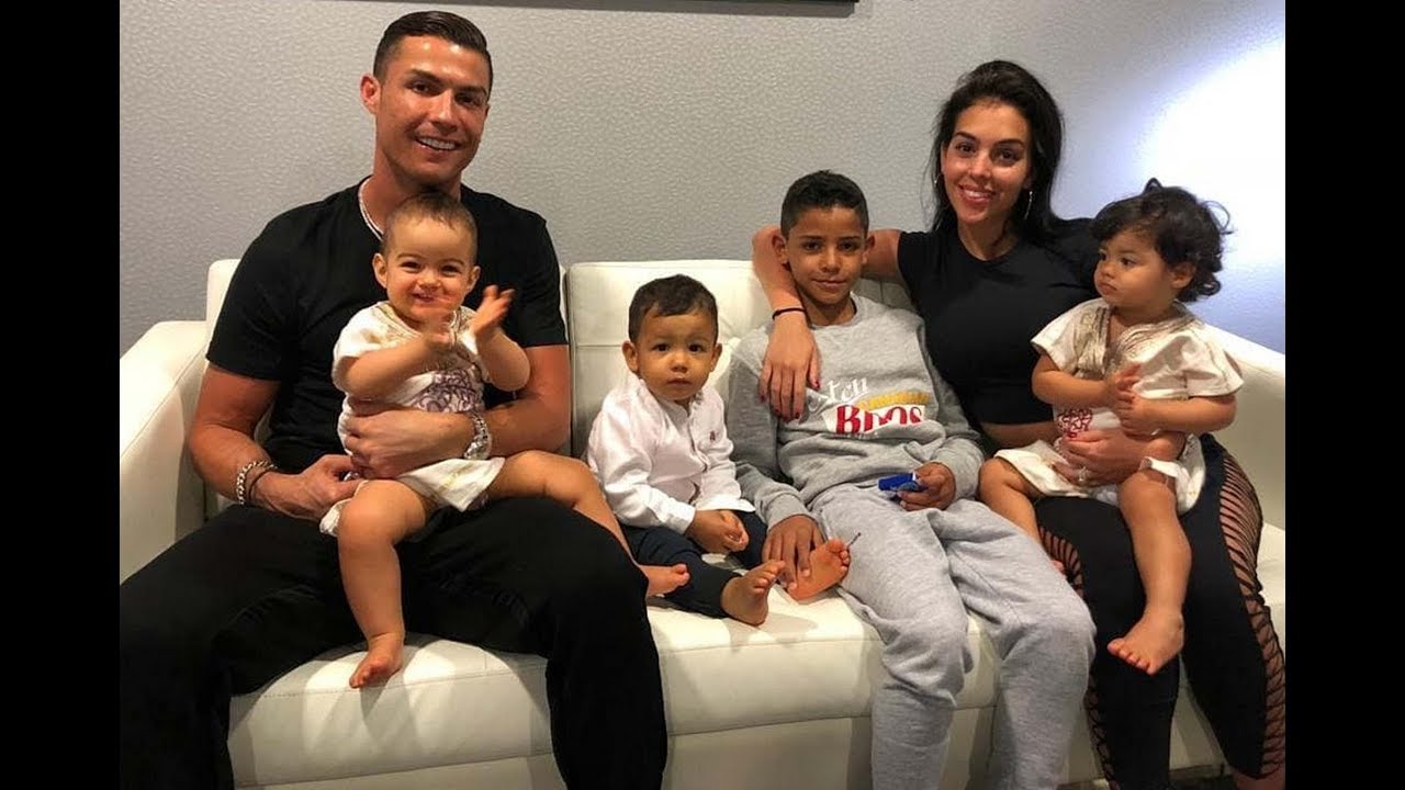 Cristiano Ronaldo's 4 Kids, Wife, Siblings, Parents - YouTube