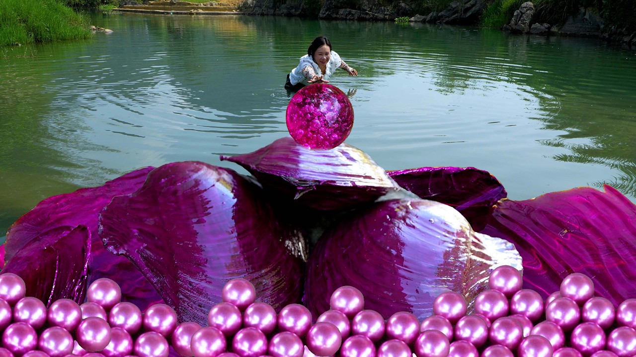 Sparkling purple giant clams, nurturing the most enchanting and precious purple pearls, so beautiful