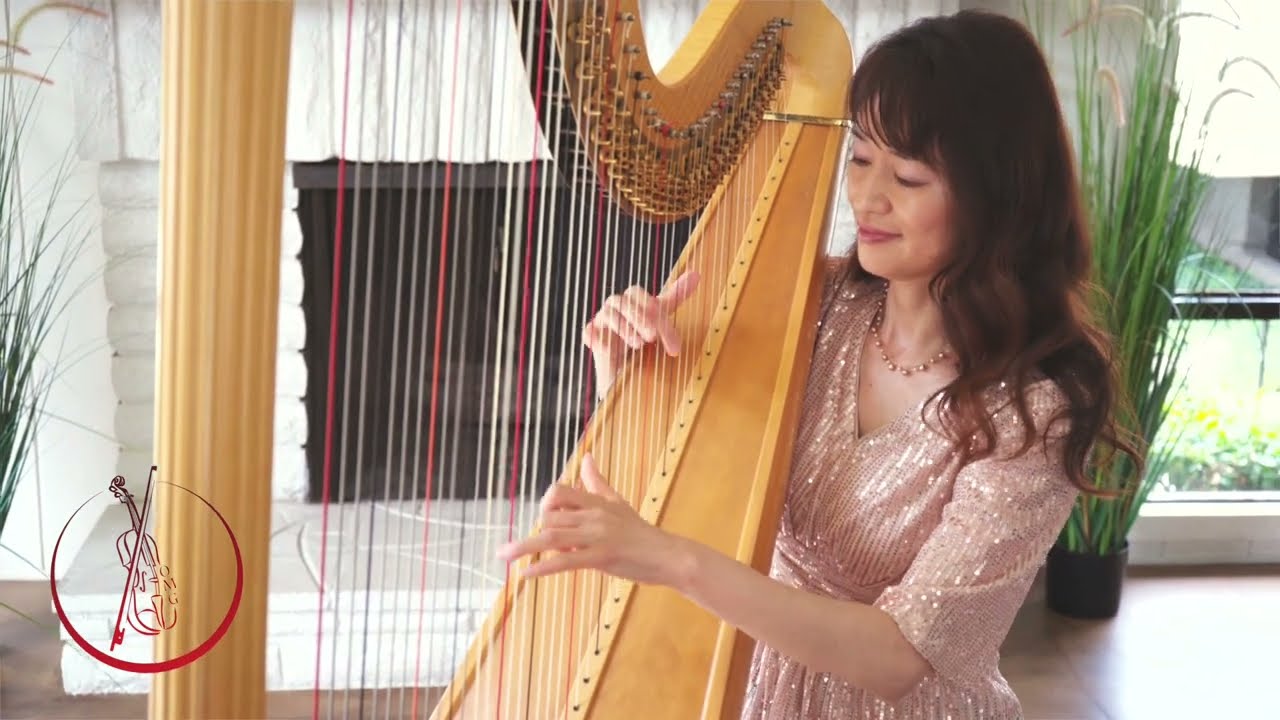 Tomoko performing Dance Monkey on live harp