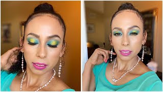 MAQUILLAJE COLORIDO EN AQUA Y DORADO