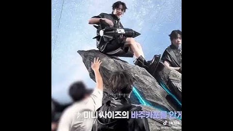 🐿️:It seems like someone is smiling sweetly, Hyung Beomgyu😊😌 #taegyu