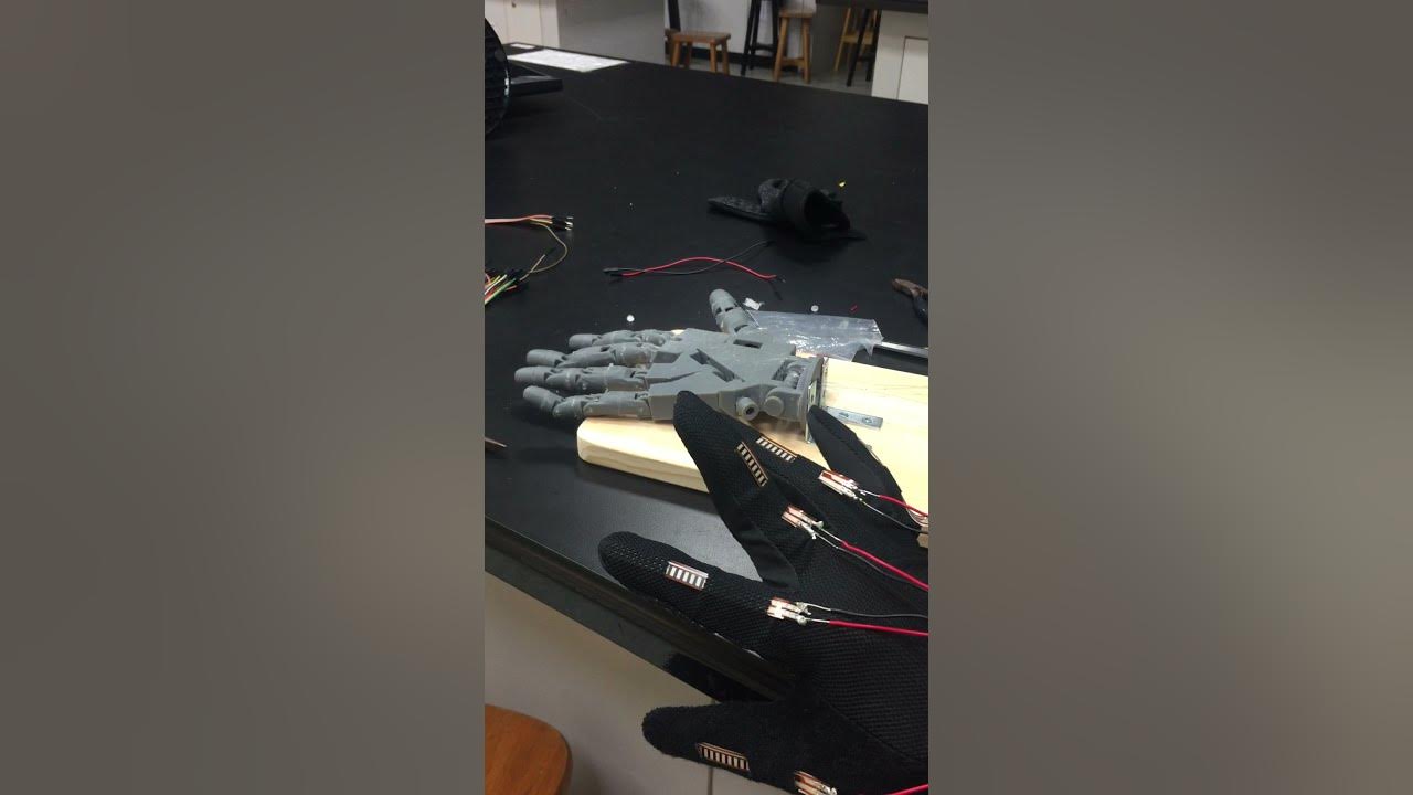 Flex sensor-controlled robotic hand - YouTube