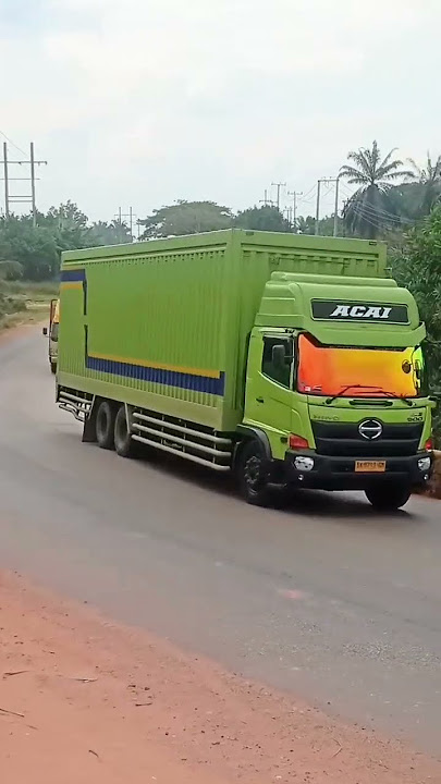 Nekat Mendahului Ditikungan #shortvideo #truck #fypyoutube