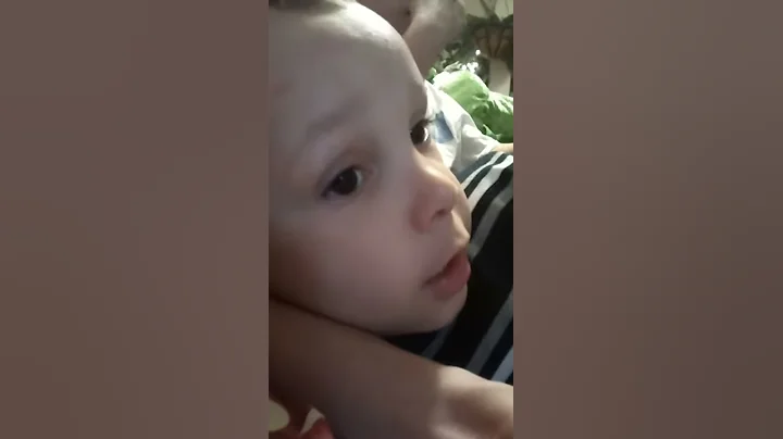 3 year old singing "let it go"