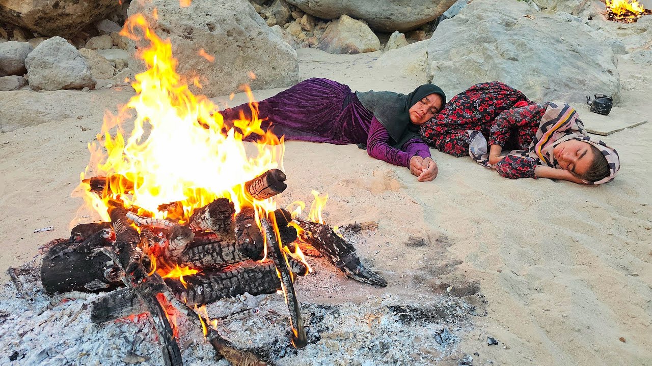Crossing difficult paths 🎣💪 to catch fish by a nomadic woman 🏞️👩‍🌾