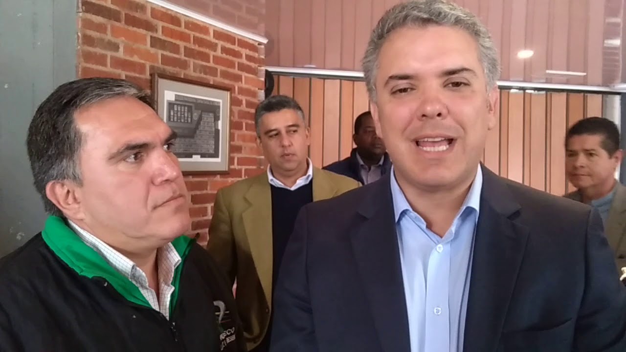 Entrega ley de veteranos a Dr Duque - YouTube