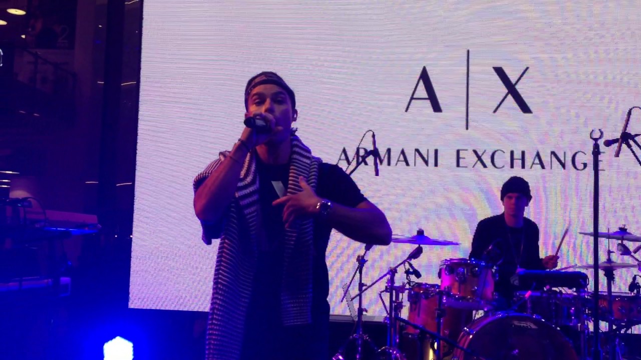 Eric Saade - full concert in the mall 