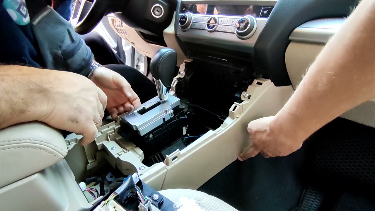 Застрял ключ в замке зажигания Subaru Legacy 2015, Разборка ...