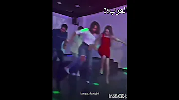 مغني فرنسي يغني على موت ابوه وهو في حزن شديد والعرب باختصار 