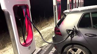 VW e-Golf at Lærdal Supercharger 31.01.2022 by Rune Venes 1,247 views 2 years ago 53 seconds