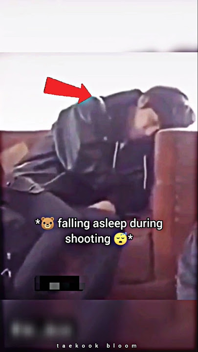 Taehyung fell asleep 🐻😴 but Jungkook didn't want to wake him up 🥺‼️ #shorts #taekook