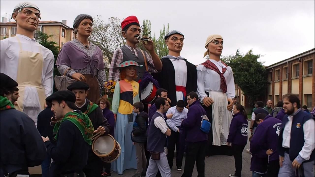 Gigantes de Rotxapea y de Castellbisbal. Kalejira 1ª parte