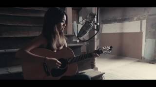 Video voorbeeld van "Mad World/Radioactive (cover by Kawehi)"