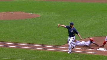 CIN@MIL: Phillips goes to first on a throwing error