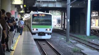 Yamanote line E231 has arrived Shinagawa station (Japanese Train)