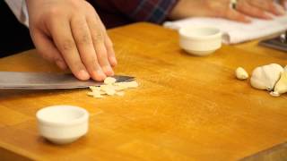 Sarımsak Nasıl Dövülür? Resimi