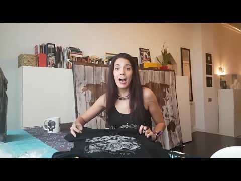 Video: Cómo Convertir Una Camiseta De Hombre En Una De Mujer