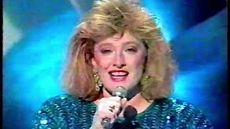 Geraldine Turner singing "Up There Cazaly" in 1986