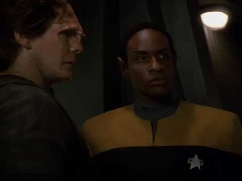 USS Voyager Battles an Etanian Warship