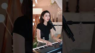 蓝万现场弹琴唱歌风格独特魅力十足 #钢琴弹唱 #美女歌手 #直播精选 #中文歌曲 #流行音乐