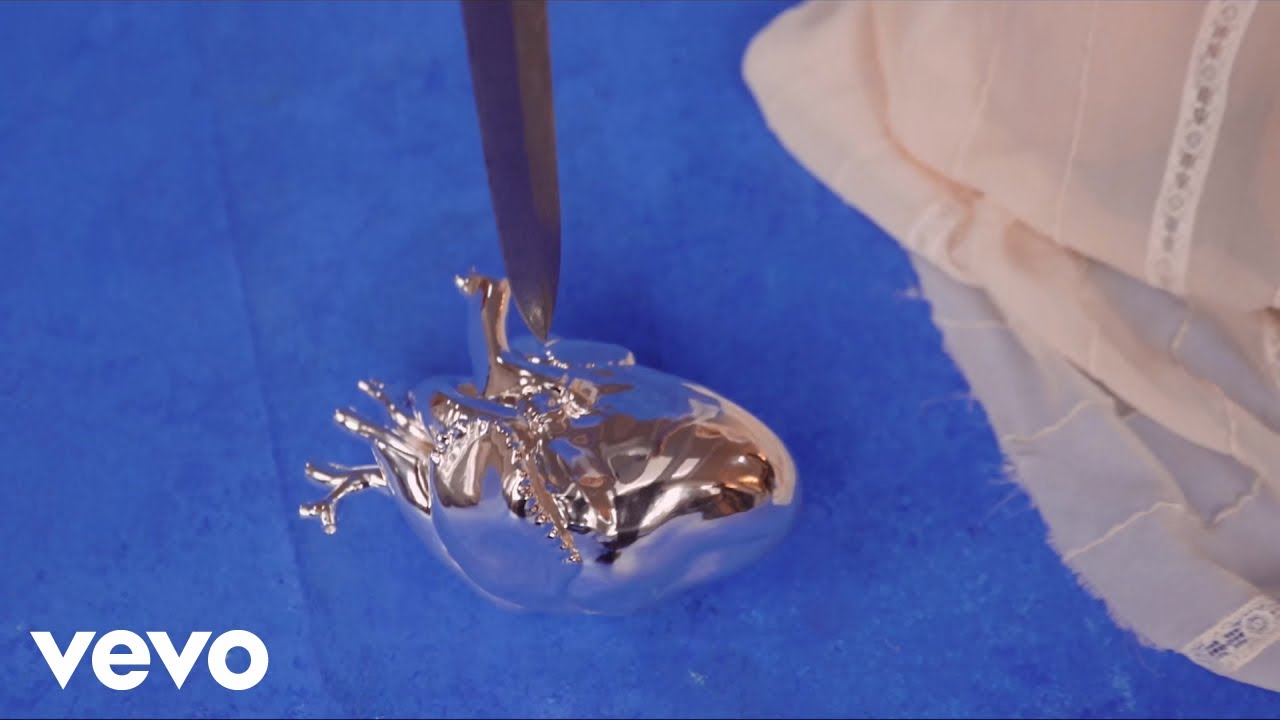 AURORA - Invisible Wounds (Visualiser)