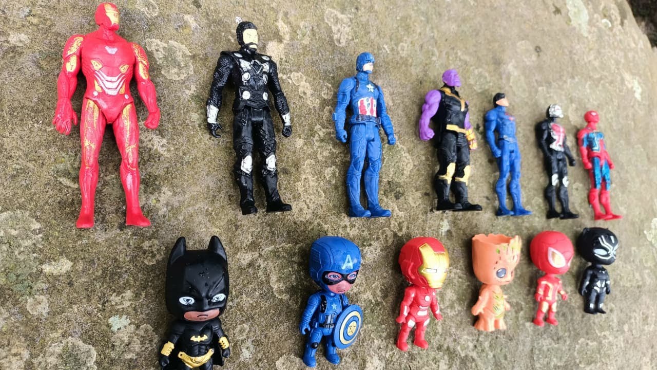 Apa yang Ada di Bawah Batu?! 😱 Ternyata Action Figure Avengers