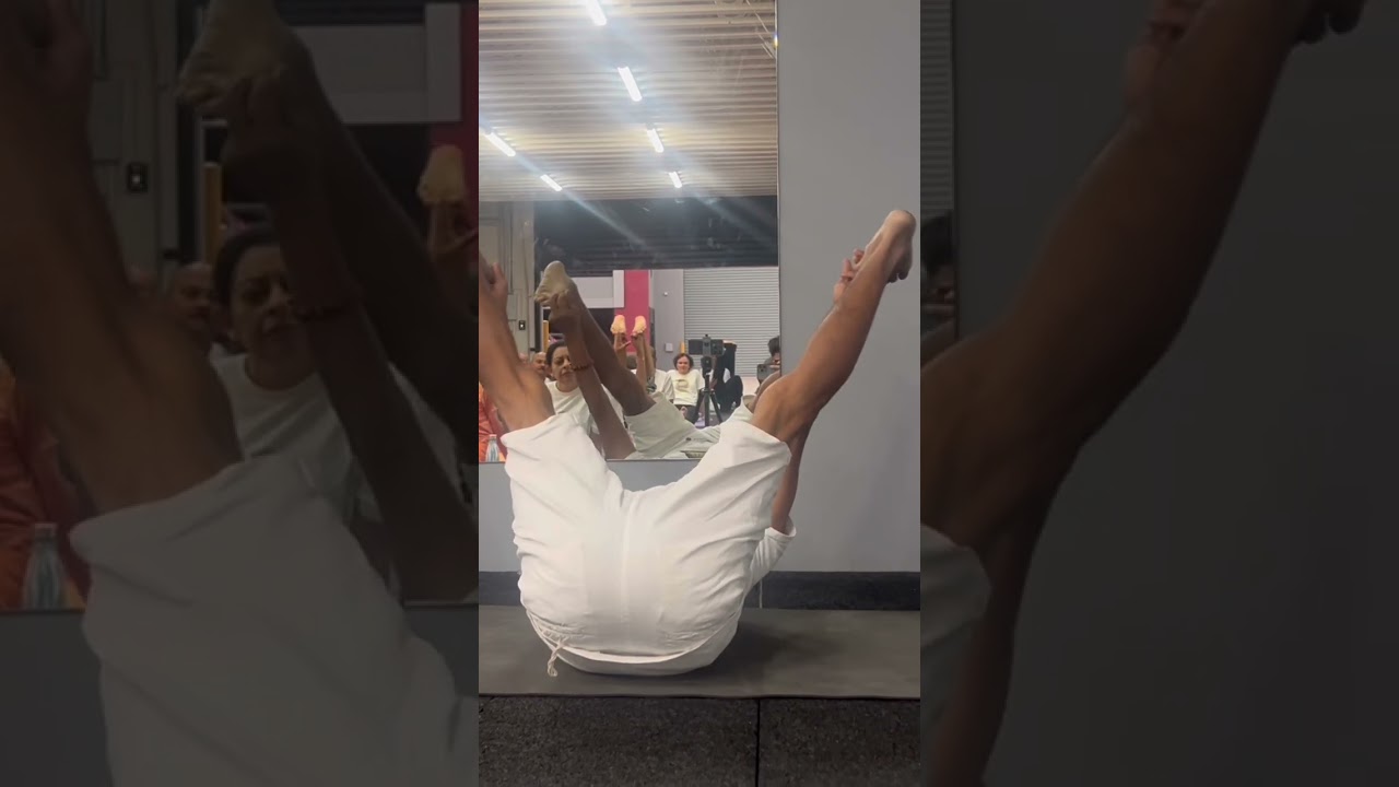 Прасарита Двипада Уттанасана для здоровья бедер, таза и паха.