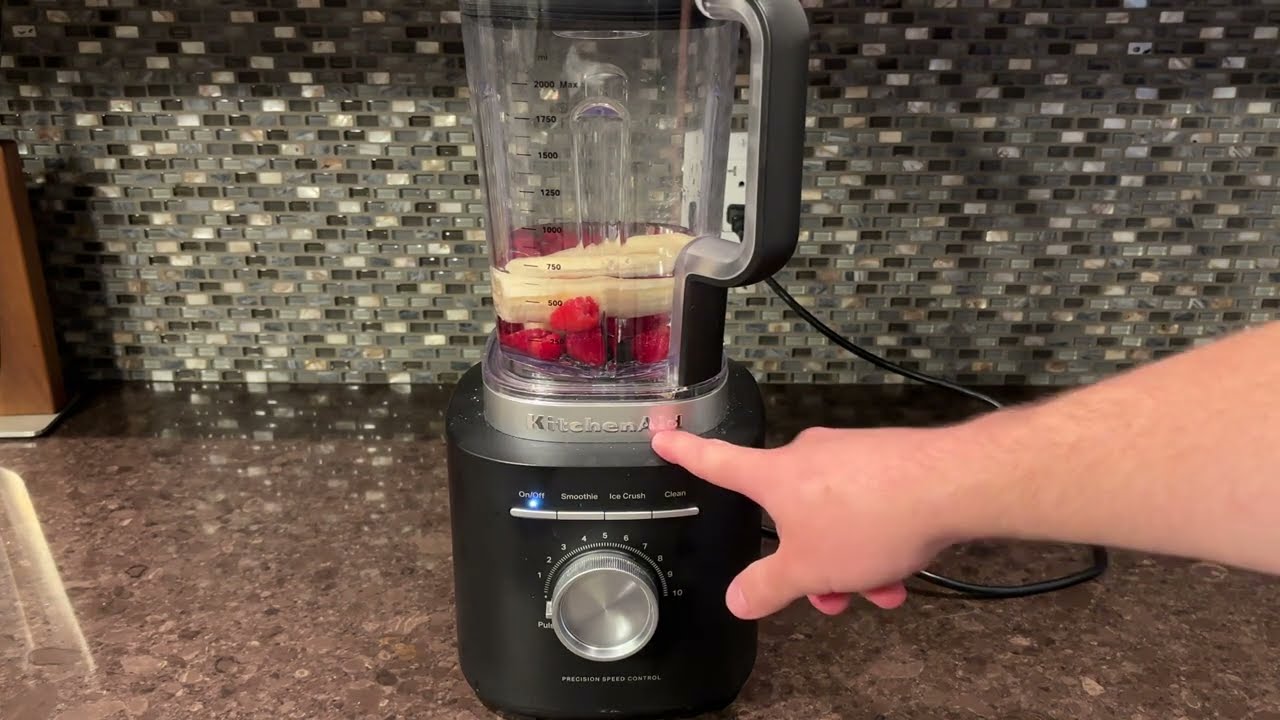 KitchenAid Pure Power Blender (KSB2076) vs. Raspberries