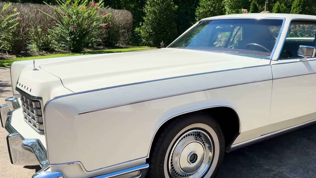 1973 Lincoln Continental Coupe Walk Around - YouTube