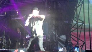 Olly Murs - Crazy In Love (Beyonce Booty Shake) - Alton Towers Live 2013