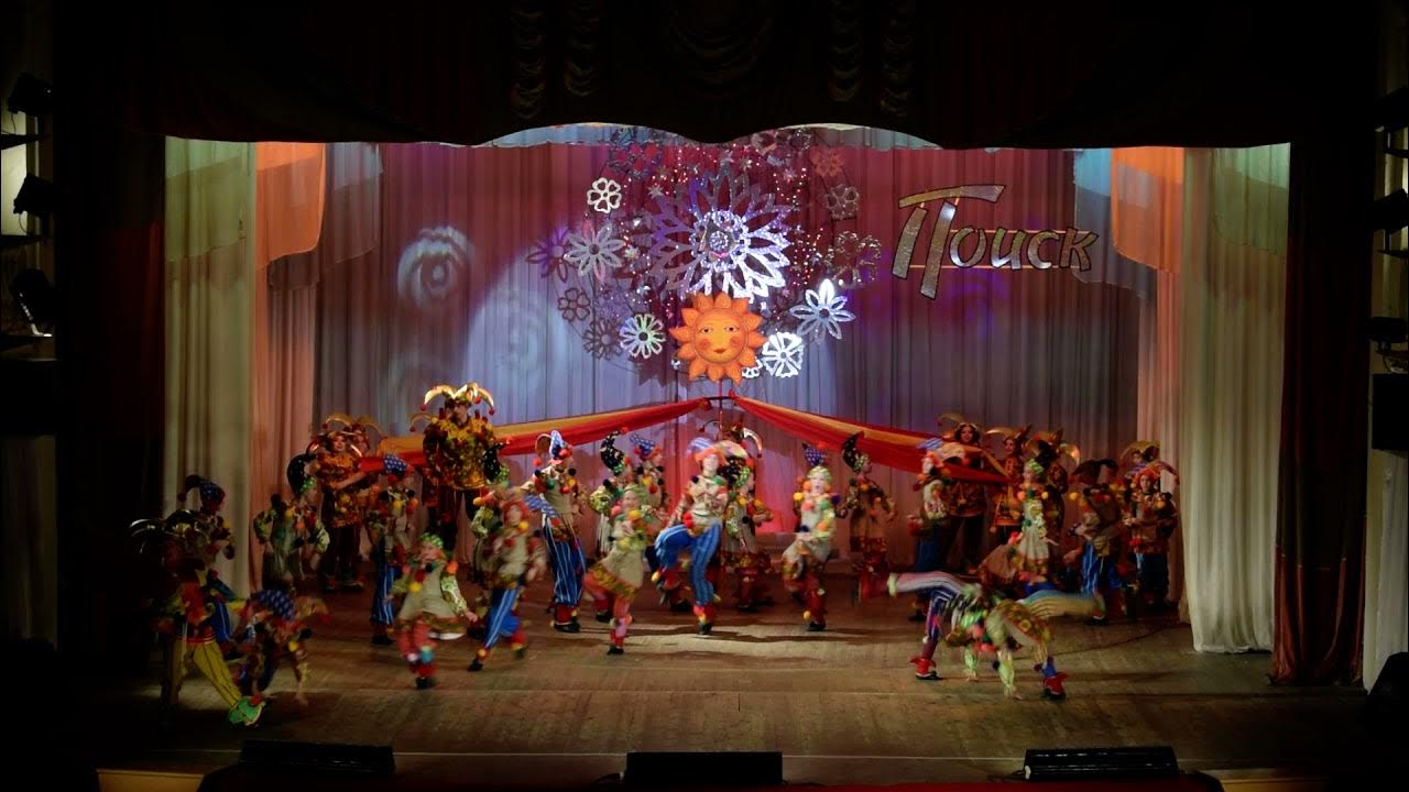 костюм скомороха на руси. царь горох театр. фаворит студия эстрадного танца. ютуб танец скоморохами. ютуб скоморохи.