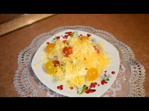 Video: Peking Cabbage Salad With Tomatoes And Cheese