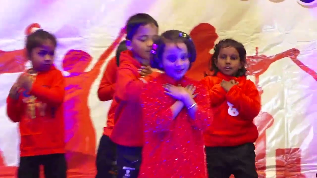 Tiny Dancers Grooving to Aankh Maare | Annual Function Performance