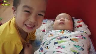 Dưa hấu chăm em Dollar lúc 2 tháng tuổi funny baby 2021