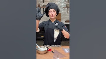 How to fill a piping bag 👩🏻‍🍳 #baking #bakingtips #caketips #cakedecorating #shorts