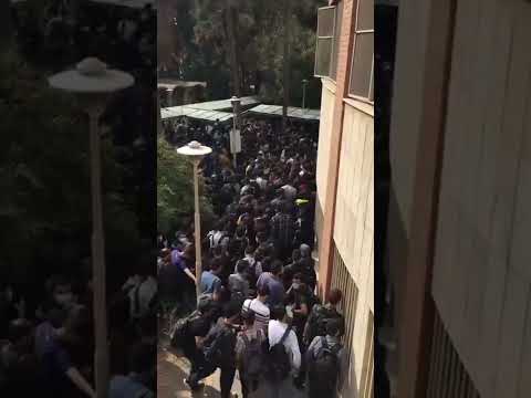 فوری تجمع اعتراضی دانشجویان دانشگاه علم و صنعت مقابل سلف مرکزی