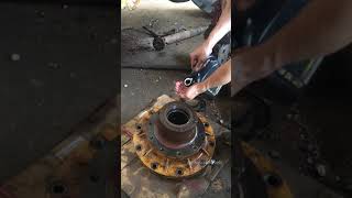 Repair the Wheel Core of the Loader and Replace the Oil Seal.
